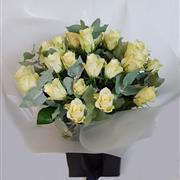 18 White Elegant Roses 